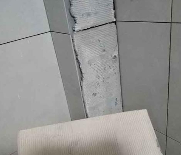 鸡西市瓷砖空鼓维修公司分享下厨房瓷砖脱落的补救措施。
